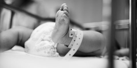 Новорожденная девочка умерла при странных обстоятельствах