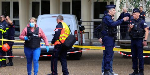Во Франции мужчина с ножом проник в школу и убил учителя