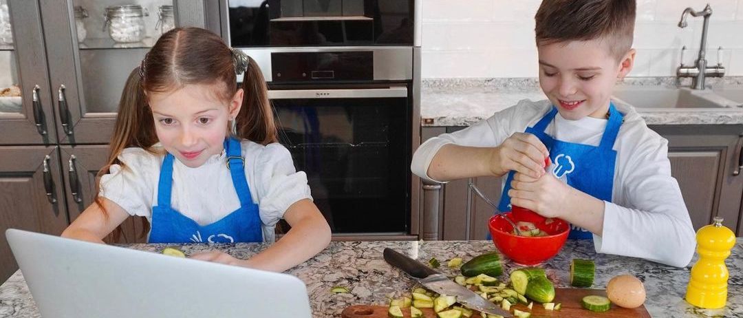 Дети на кухне: общение и еда