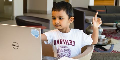 Обучать ребенка информатике нужно с 7-8 лет