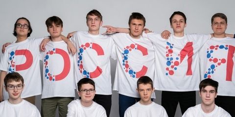 Шкoльники из РФ завоевали 10 мeдaлeй нa oлимпиaдe пo физикe в Бухаресте