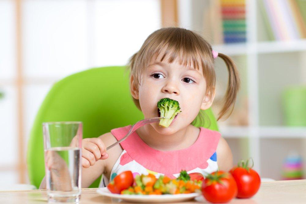Как приучить ребенка кушать?