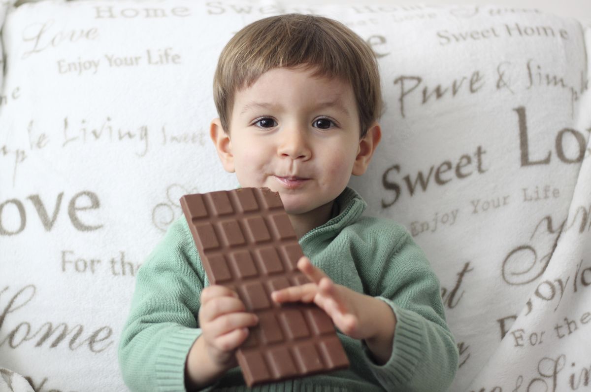 Дети рекламируют шоколад
