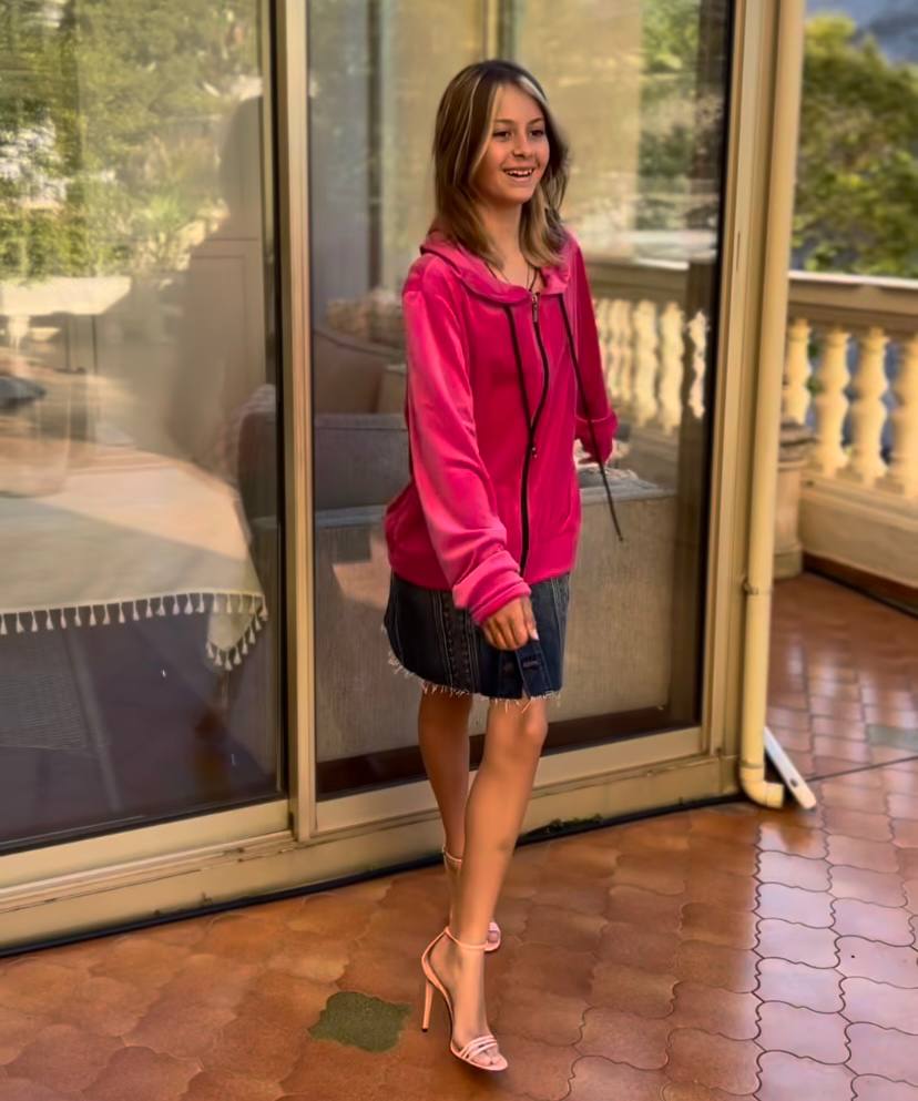 Виктория Боня показала, как 11-летняя дочь учится ходить на каблуках